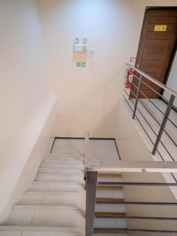 Oyo 697 Obrero Suites Davao Luaran gambar
